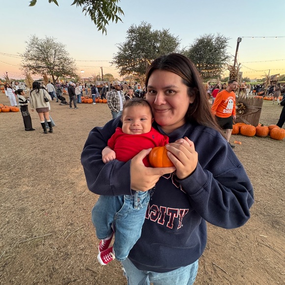 Help this new mom clear out her closet 😊 - Picture 2 of 2